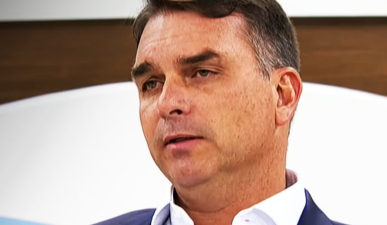 Flávio Bolsonaro desiste de debate da Globo