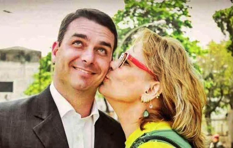 Mãe de Flávio Bolsonaro recebe dinheiro do PL para campanha; saiba quanto