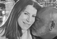 Devastada, viúva do cantor Rick presta última homenagem ao marido: “meu amor por você será eterno”