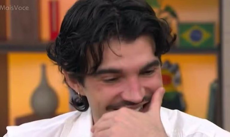 Jão se emociona ao falar do namorado: “Ele faz parte do meu crescimento”