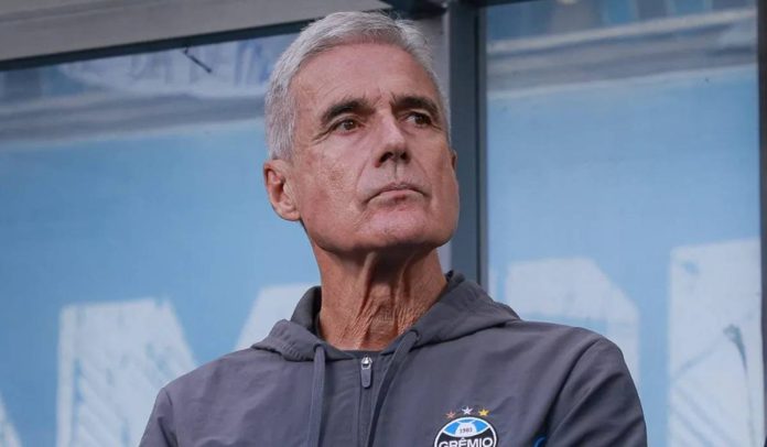 Luís Castro Luís Castro - Foto: Divulgação/Grêmio