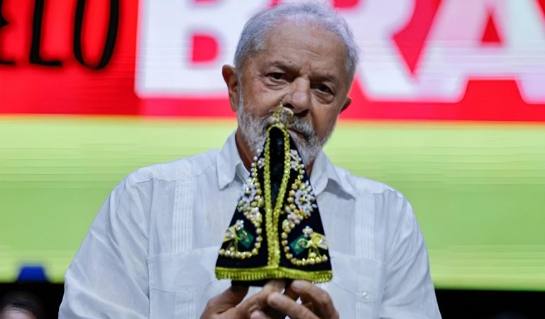 “Mexer com Nossa Senhora Aparecida não é aceitável”, diz Lula