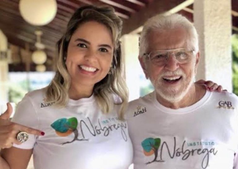 Ao lado da mulher Carlos Alberto de Nóbrega abraça campanha de doação