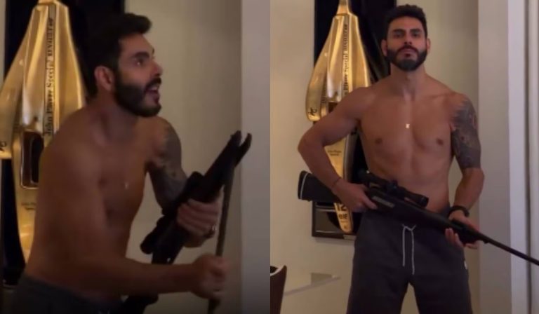 Cantor sertanejo mata barata com arma dentro de casa