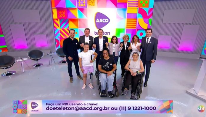 Convidados, diretores, dona Íris Abravanel, Simone Queiroz e Celso Portiolli Convidados, diretores, dona Íris Abravanel, Simone Queiroz e Celso Portiolli