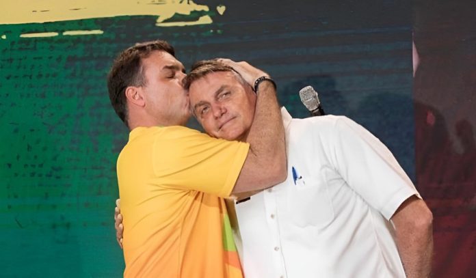 Flávio e Jair Bolsonaro Flávio e Jair Bolsonaro