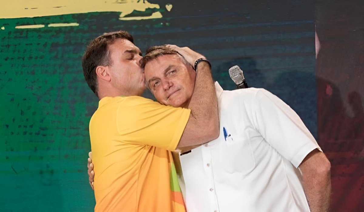 Flávio e Jair Bolsonaro Flávio e Jair Bolsonaro