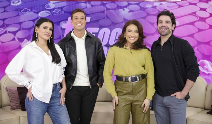 Gaby Cabrini, Gabriel Cartolano, Thayse Teixeira e Matheus Baldi comandam o Fofocalizando Gaby Cabrini, Gabriel Cartolano, Thayse Teixeira e Matheus Baldi comandam o Fofocalizando