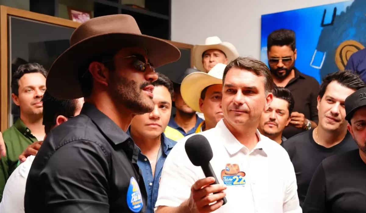Gusttavo Lima e Flávio Bolsonaro Gusttavo Lima e Flávio Bolsonaro