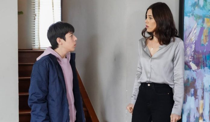 Iludida Asya confronta Derin e Volkan para não perder Ali - Foto: Iludida/Divulgação Record