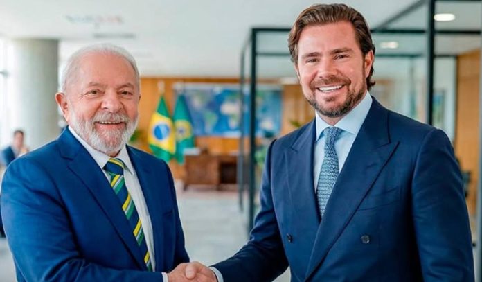 Lula e Daniel Vorcaro Lula e Daniel Vorcaro - Foto: Criação IA/Montagem divulgada no Instagram @MicheleThomazinho