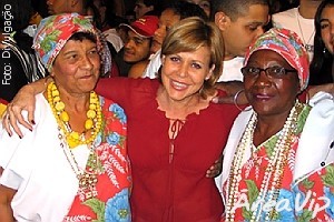 Claudete Troiano cai no samba da Tom Maior