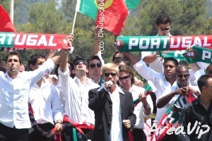 Roberto Leal presta homenagem a seleção portuguesa