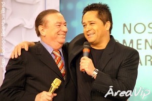 Cantor Leonardo recebe homenagem no Programa Raul Gil