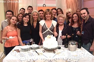 Olga Bongiovanni comemora aniversário no palco do Bom Dia Mulher