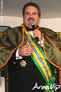 Apresentador da Band, Gilberto Barros, recebe título de Comendador