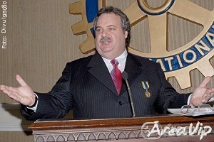 Gilberto Barros assina com Rede TV!