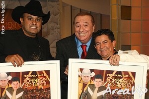 Raul Gil recebe Rio Negro e Solimões no programa Homenagem ao Artista