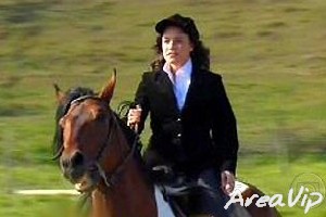 Fernanda Vasconcellos aprende a cavalgar por causa de seu personagem