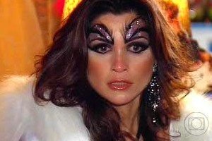 Duas Caras: Alzira decide voltar a dançar