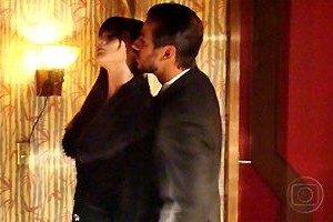Duas Caras: Sílvia trai Ferraço com João Batista
