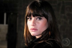 Duas Caras: Sílvia denuncia Ferraço