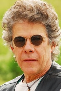 Estilo do personagem de José Mayer em A Favorita, foi inspirado em lendas do rock