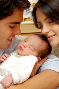 Kaká divulga primeira foto de seu filho com Caroline Celico