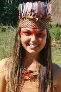 Ísis Valverde se veste de índia para gravar cenas de Beleza Pura