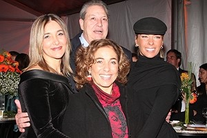 Adriane Galisteu, Sabrina Sato e Vips conferem inauguração da clínica Stelle