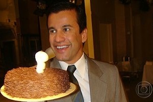 Ator Cláudio Fontana faz aniversário e recebe homenagem dos amigos