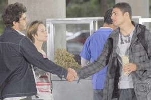 A Favorita: Lara apresenta Halley a Cassiano