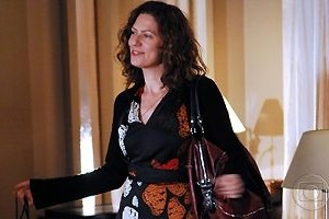 A Favorita: Gonçalo se surpreende com visual sofisticado de Flora