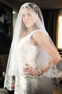 A Favorita: Céu experimenta vestido de noiva