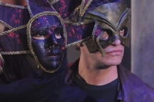 A Favorita: Donatela empurra Flora da escada