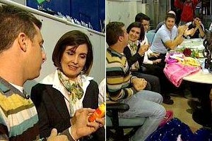 Luciano Huck invade redação do Jornal Nacional e presenteia Fátima Bernardes