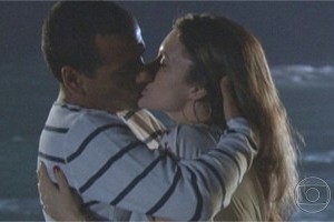 Três Irmãs: Bento e Dora se beijam
