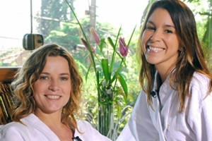 Vera Zimmerman passa um dia no spa com Sarah Oliveira