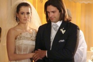 A Favorita: Sem outra opção, Céu e Orlandinho se casam