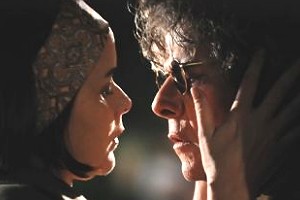 A Favorita: Diva beija Augusto César