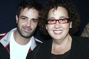 Cláudia Jimenez comemora 50 anos sem a presença de Rodrigo Phavanello