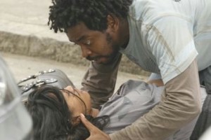 A Favorita: Alícia é atingida em tiroteio