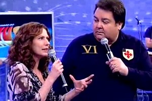 Patrícia Pillar é surpreendida no palco do Domingão do Faustão