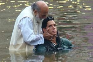 Caminho das Índias: Shankar quase afoga Bahuan