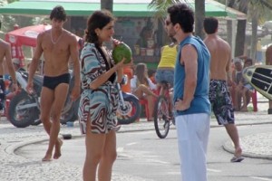 Letícia Sabatella e Caco Ciocler gravam na praia