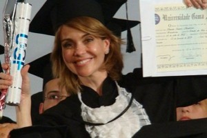 Atriz Flávia Monteiro se forma em cinema