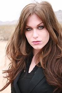 Atriz Ludmila Dayer de visual e vida novos