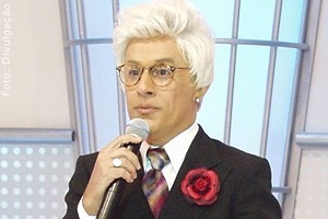 Tom Cavalcante faz homenagem a Clodovil, no Show do Tom