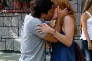 Caminho das Índias: Tarso pede Tônia em casamento