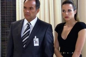 Caminho das Índias: Wal percebe clima entre Gaby e Ramiro